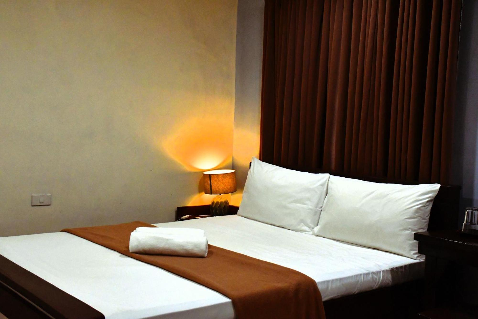 Arzo Hotel Makati Makati City Exterior foto
